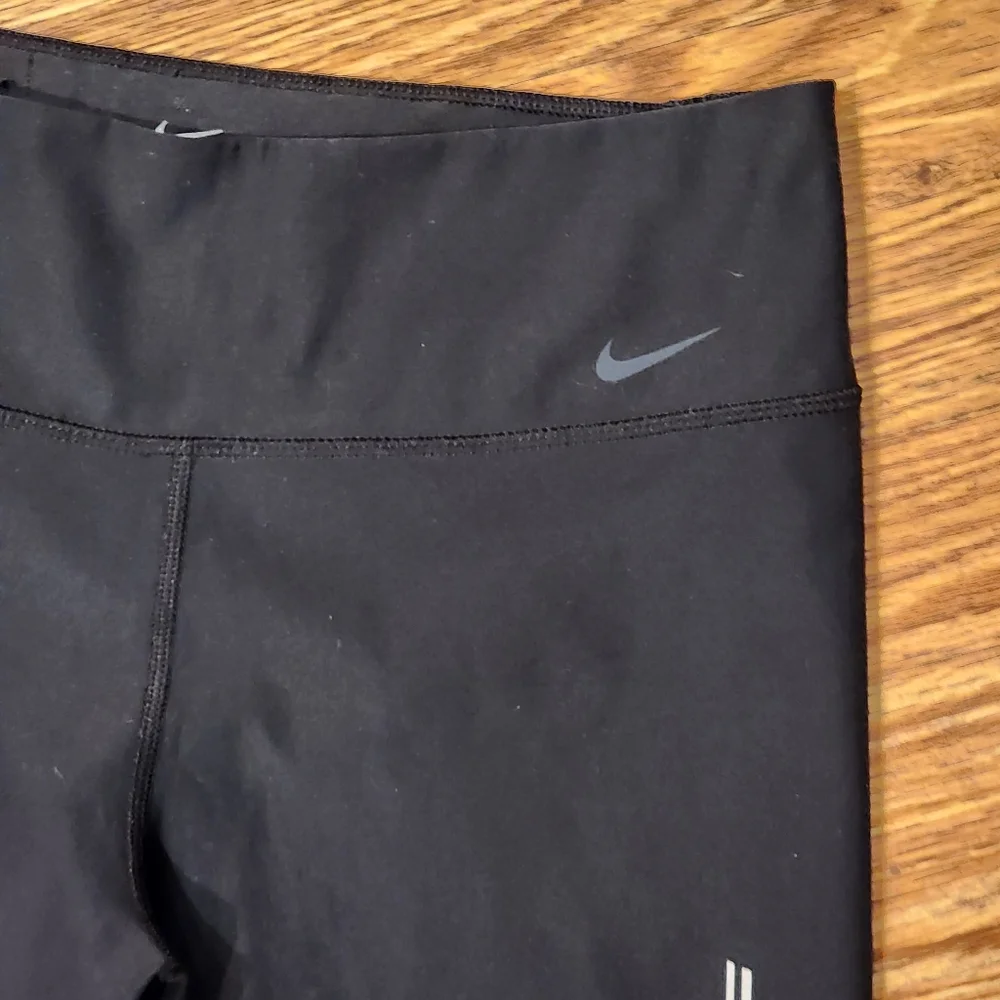 NIKE Dri-Fit Size Large High Waist Capri Crop Black Leggings
